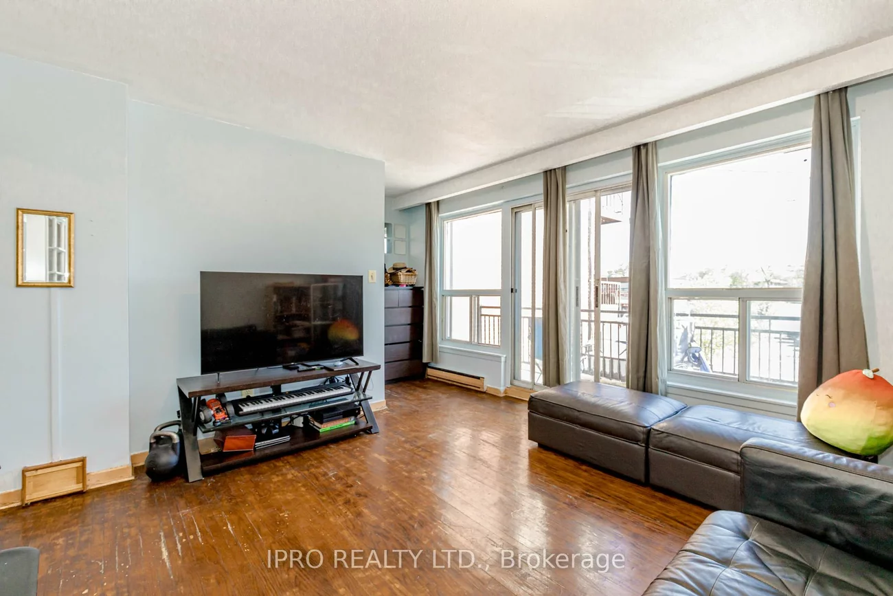 846, Wilson, Downsview-Roding-CFB, Toronto