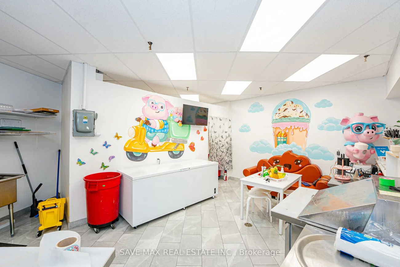 2340, Dundas, High Park North, Toronto