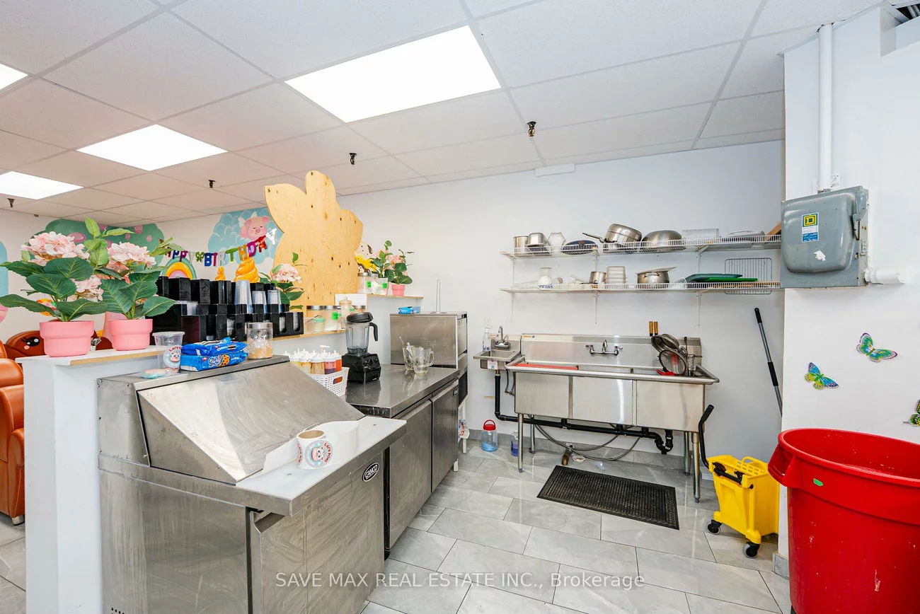 2340, Dundas, High Park North, Toronto