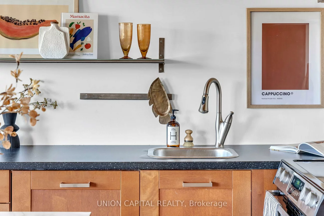 24, Noble, Roncesvalles, Toronto