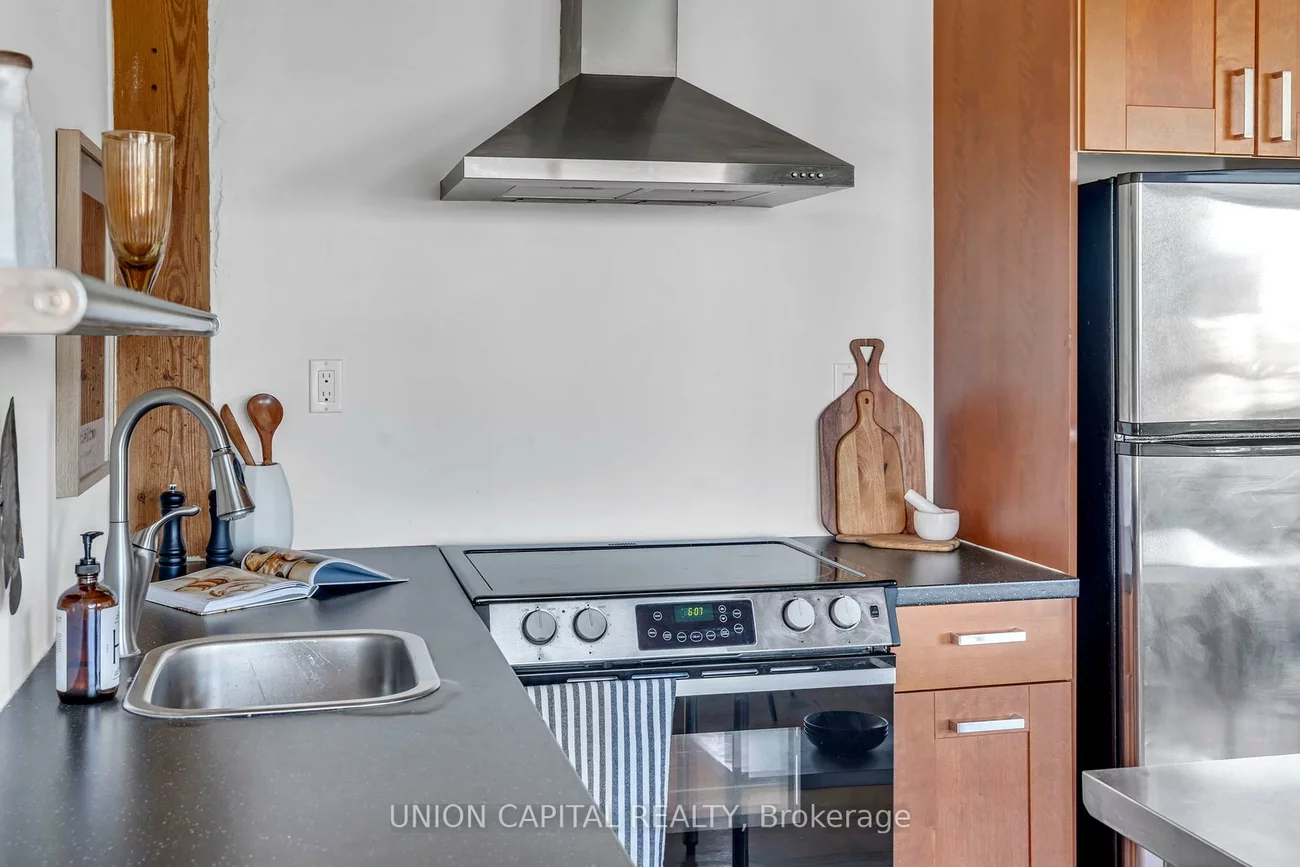 24, Noble, Roncesvalles, Toronto