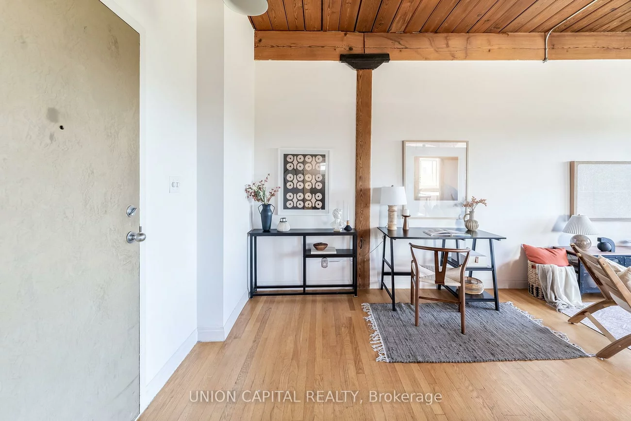 24, Noble, Roncesvalles, Toronto