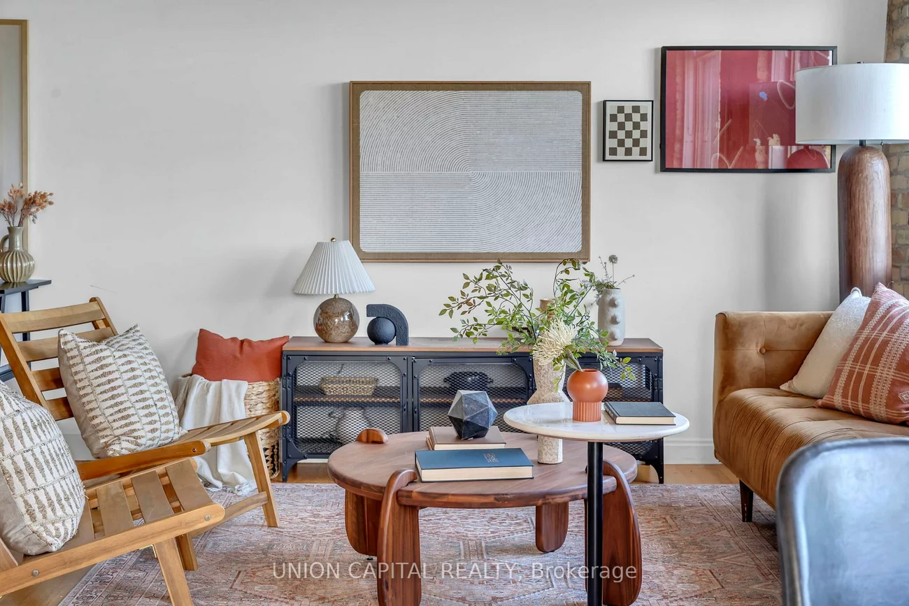 24, Noble, Roncesvalles, Toronto