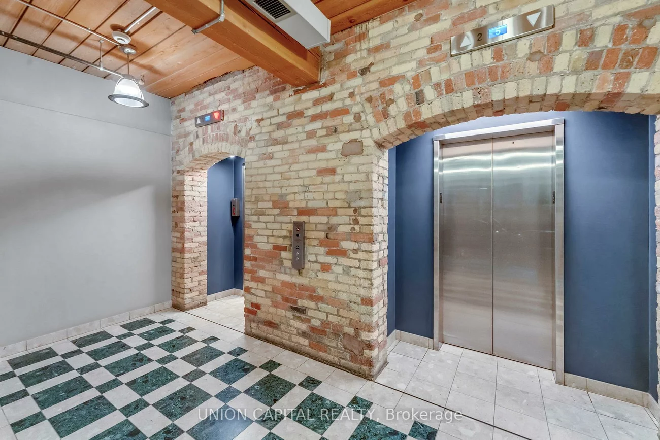 24, Noble, Roncesvalles, Toronto