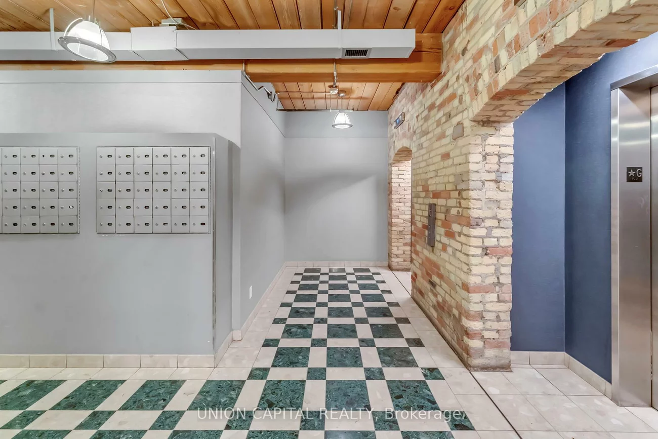 24, Noble, Roncesvalles, Toronto