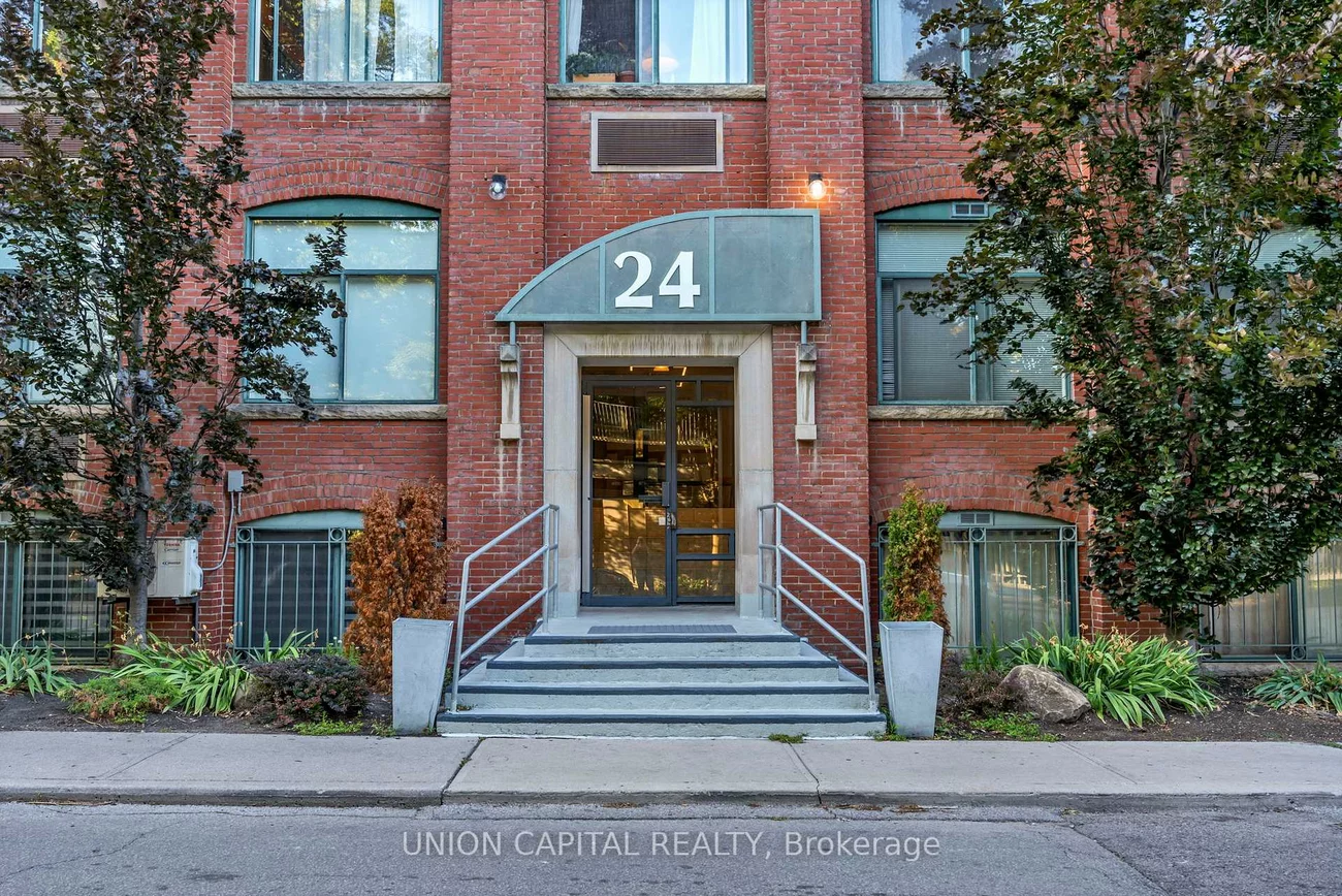 24, Noble, Roncesvalles, Toronto
