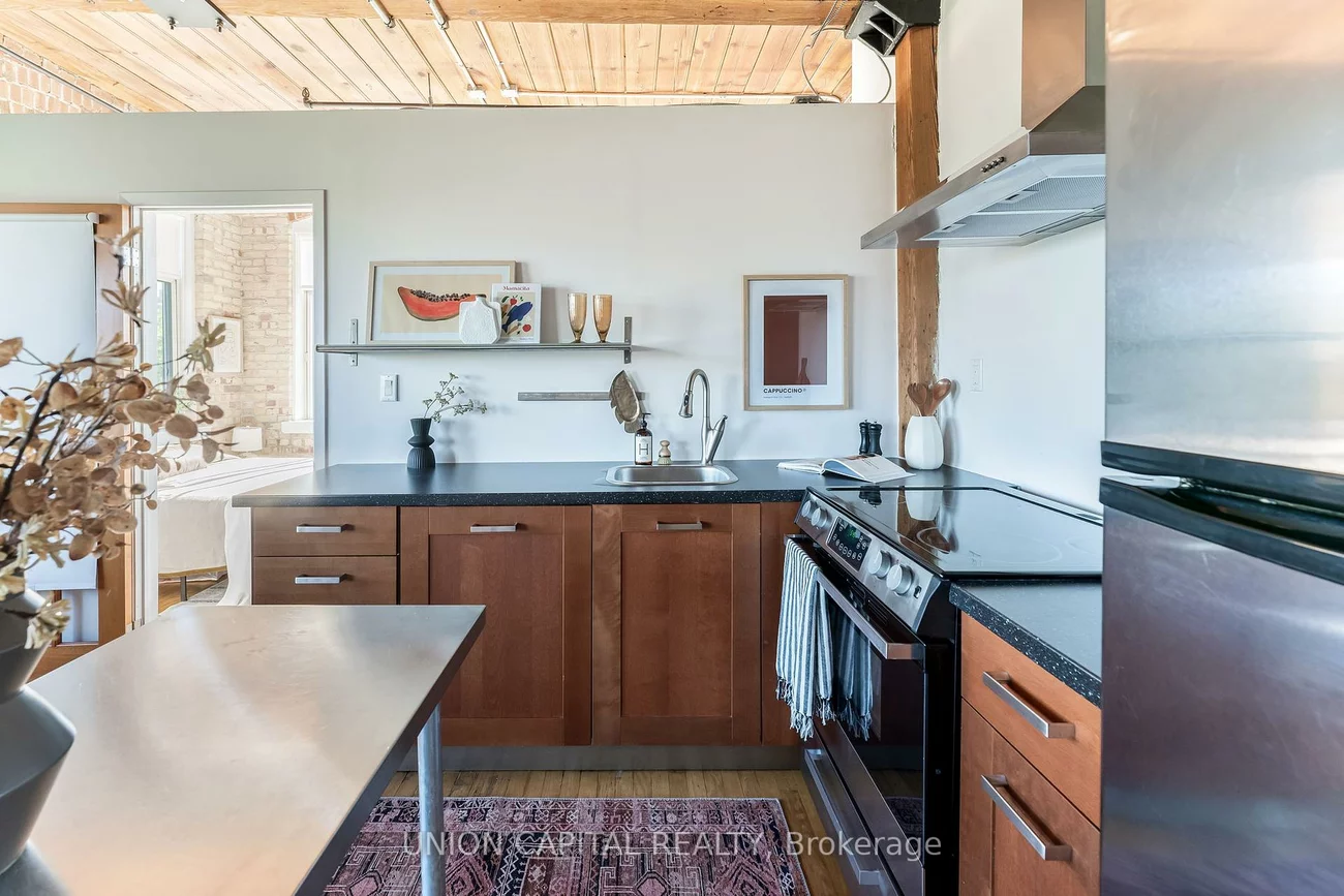 24, Noble, Roncesvalles, Toronto
