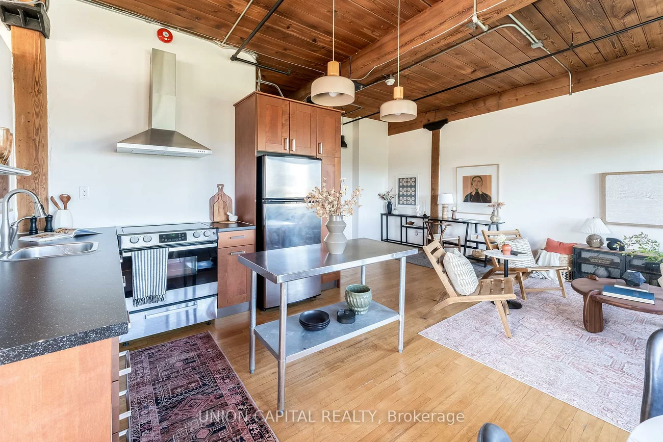 24, Noble, Roncesvalles, Toronto