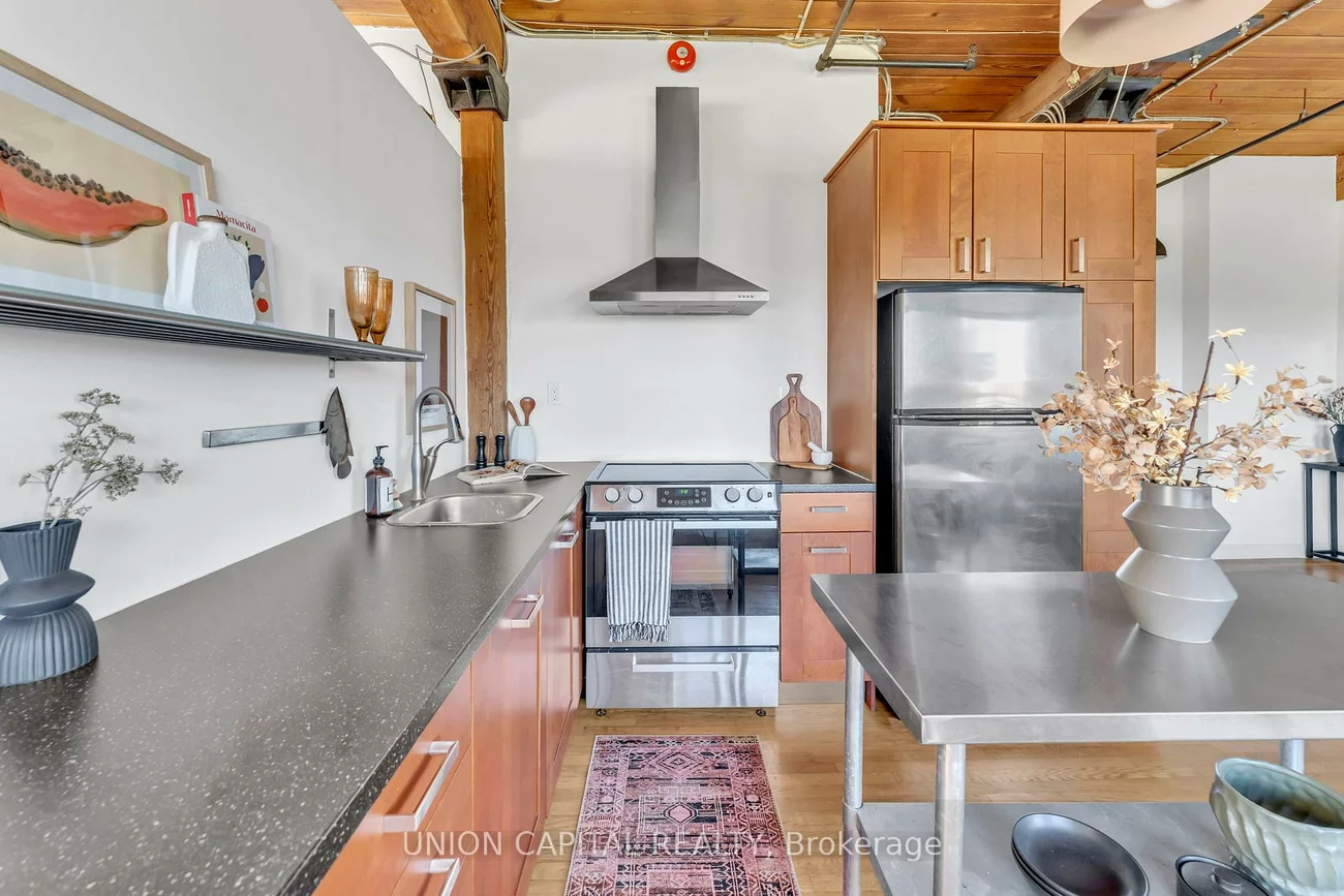 24, Noble, Roncesvalles, Toronto