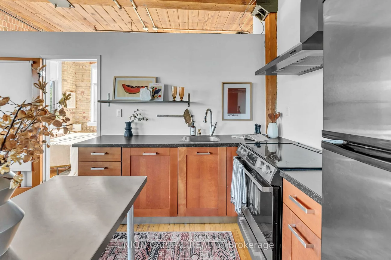 24, Noble, Roncesvalles, Toronto