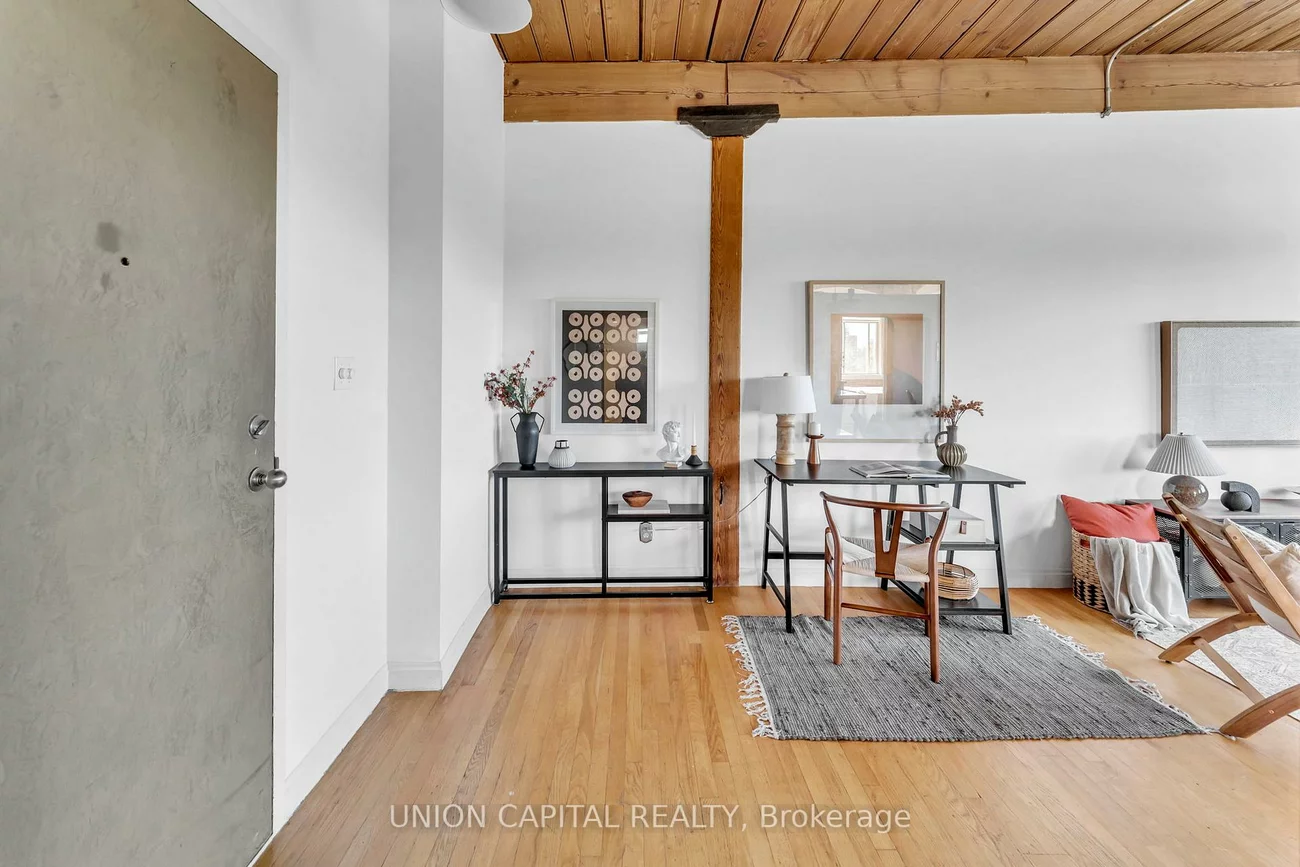 24, Noble, Roncesvalles, Toronto
