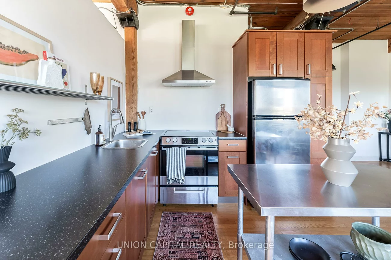 24, Noble, Roncesvalles, Toronto