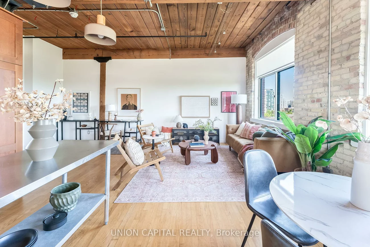 24, Noble, Roncesvalles, Toronto