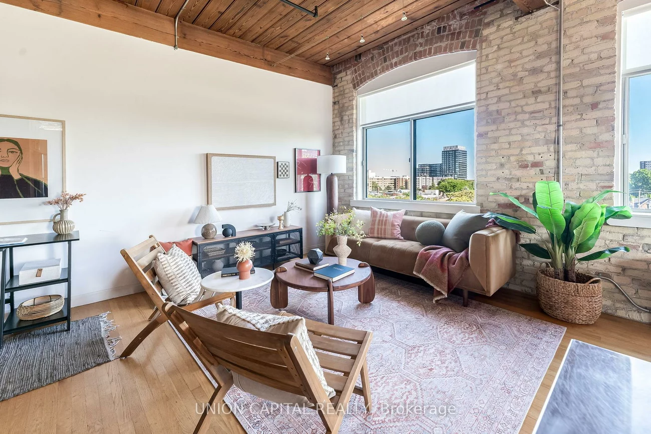24, Noble, Roncesvalles, Toronto