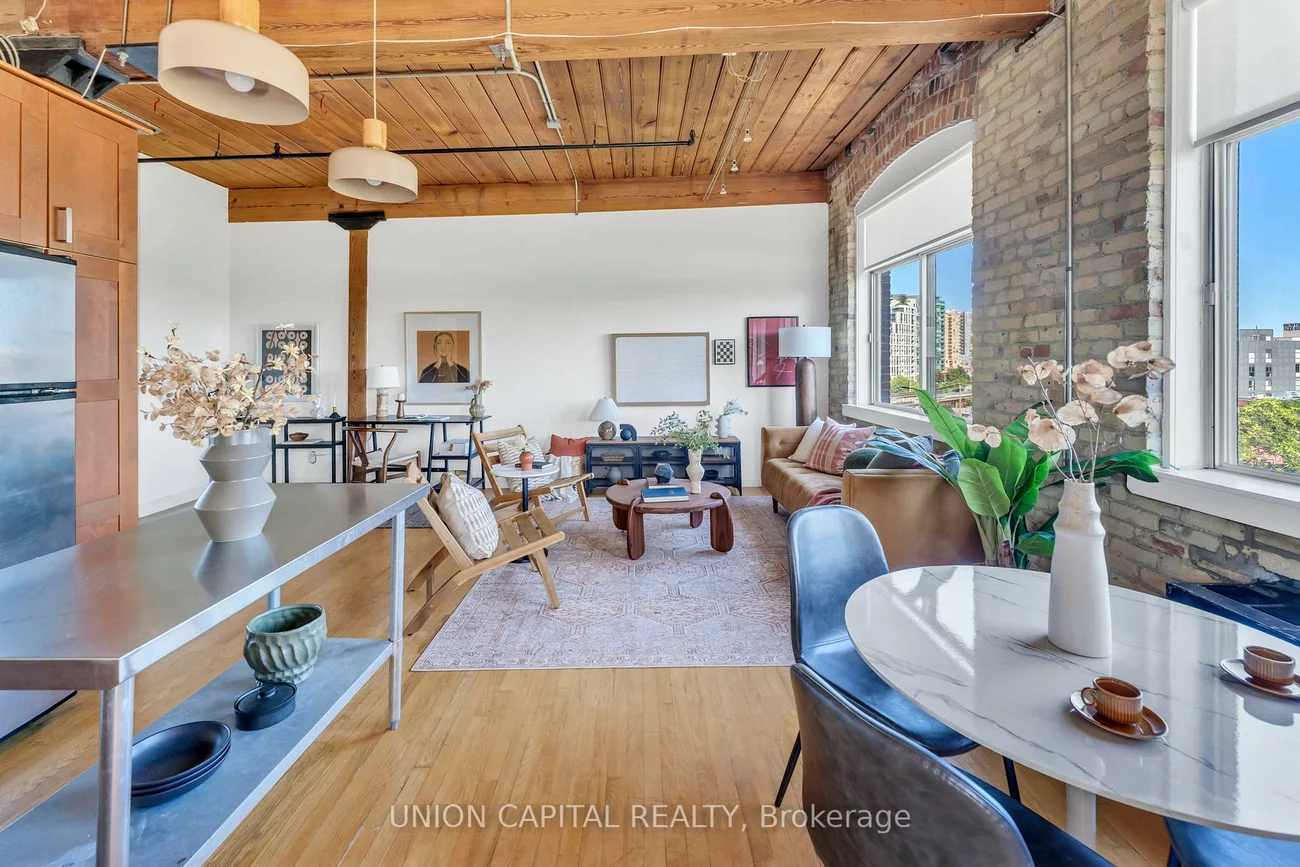 24, Noble, Roncesvalles, Toronto