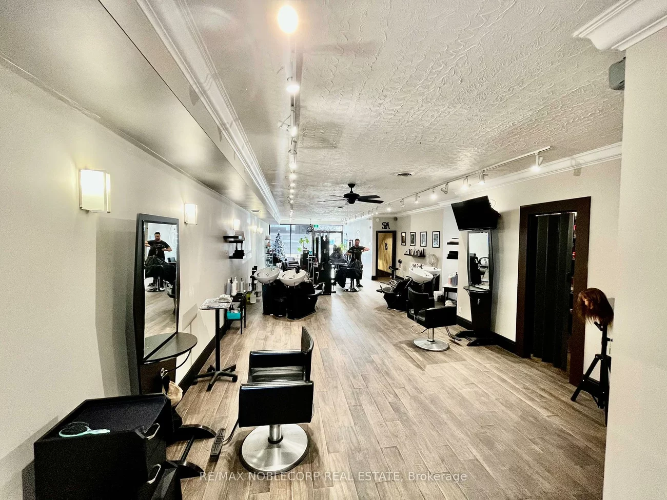 734, Wilson, Downsview-Roding-CFB, Toronto