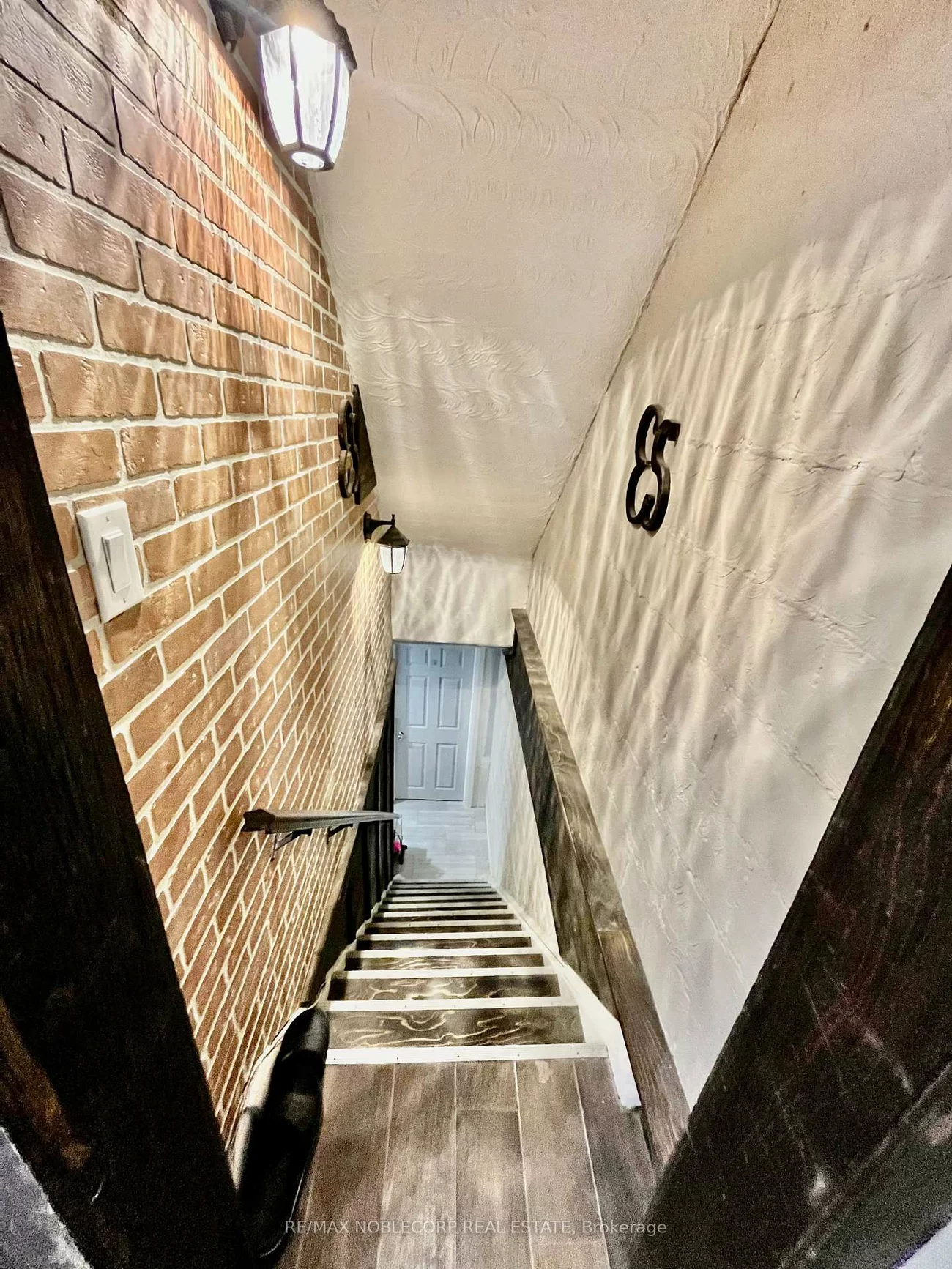 734, Wilson, Downsview-Roding-CFB, Toronto