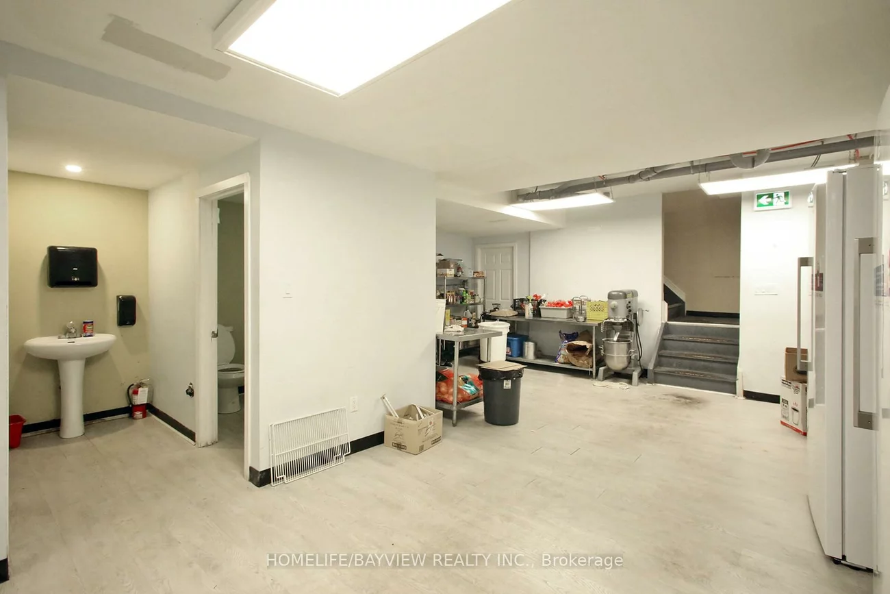 988, Albion, Thistletown-Beaumonde Heights, Toronto