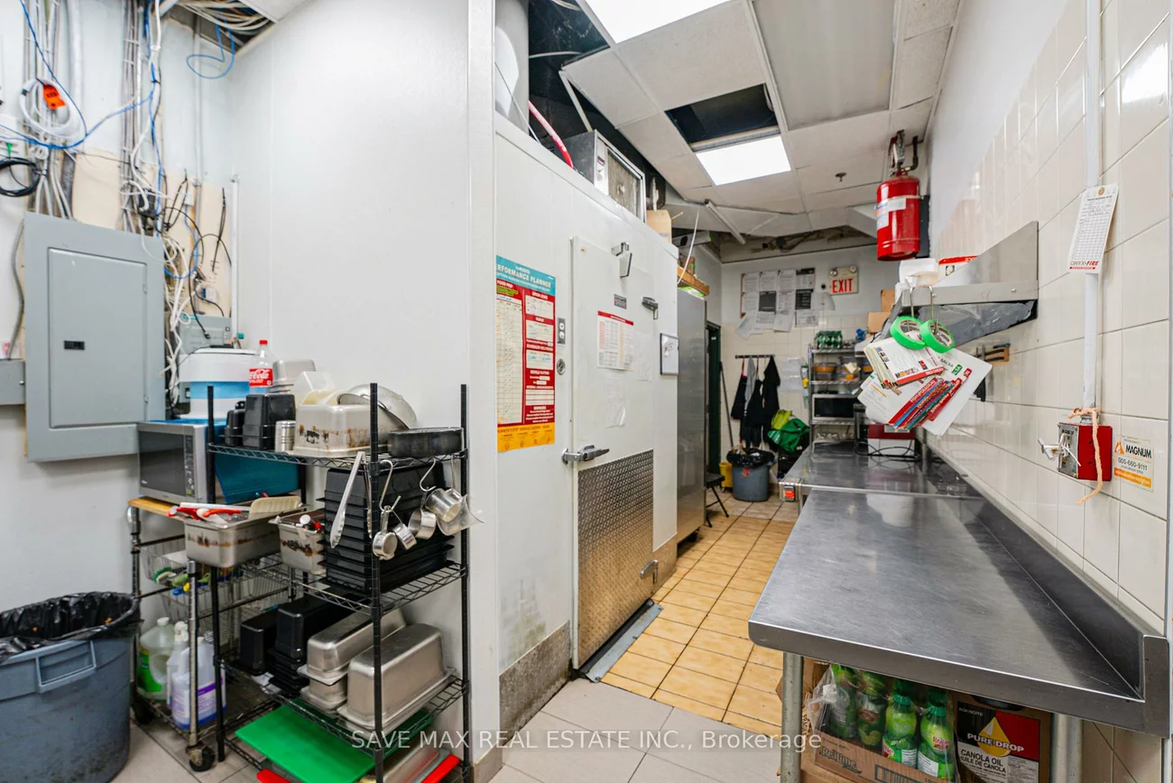 700, Lawrence, Yorkdale-Glen Park, Toronto