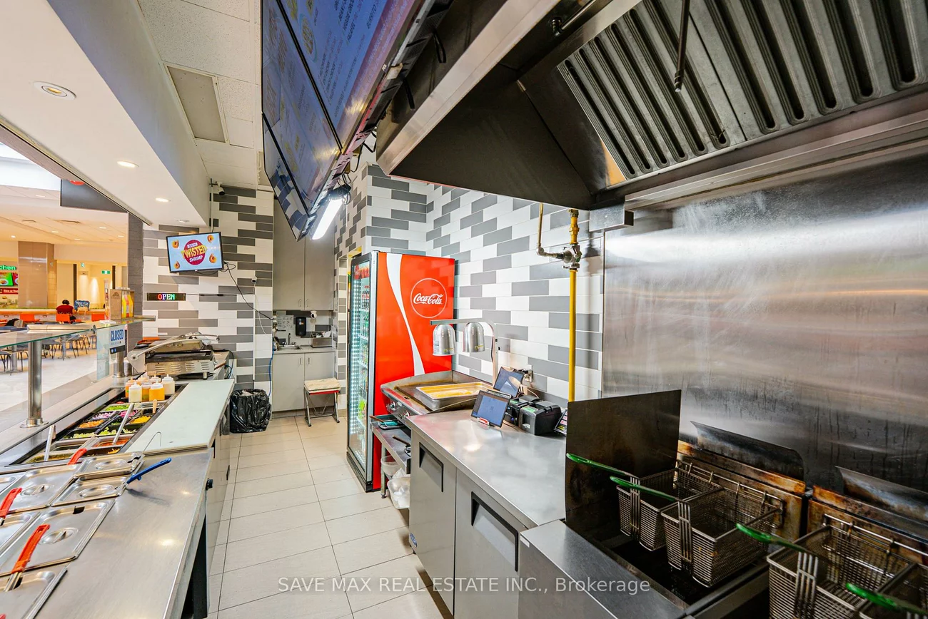 700, Lawrence, Yorkdale-Glen Park, Toronto