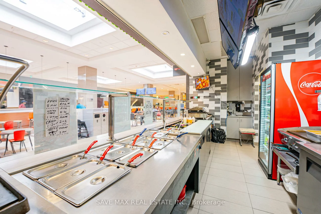 700, Lawrence, Yorkdale-Glen Park, Toronto