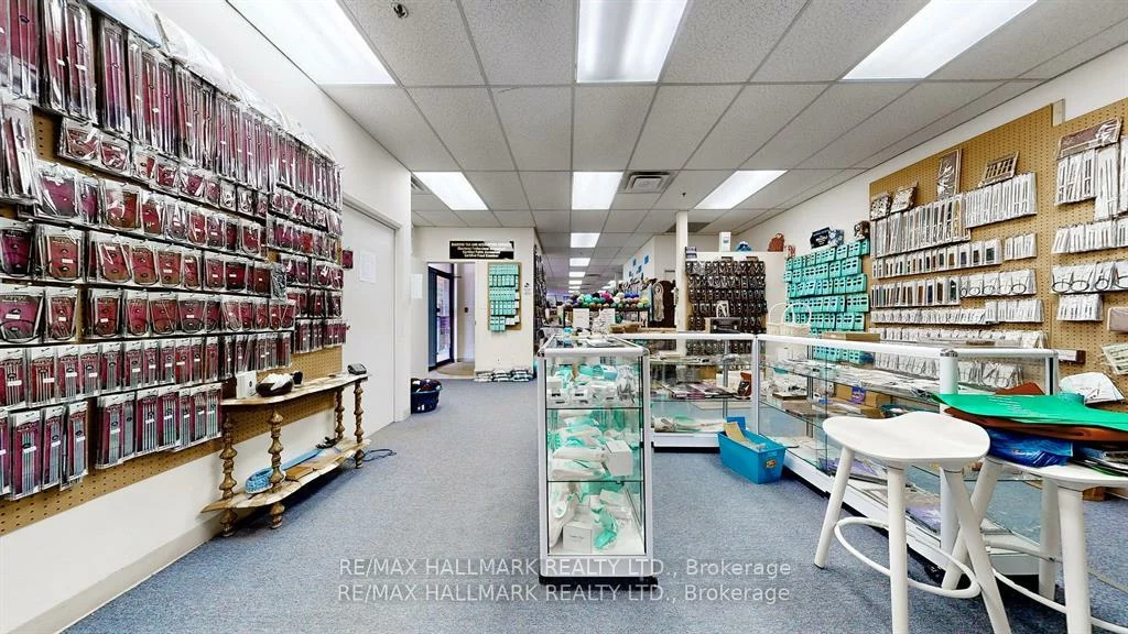44, Martin Ross, York University Heights, Toronto