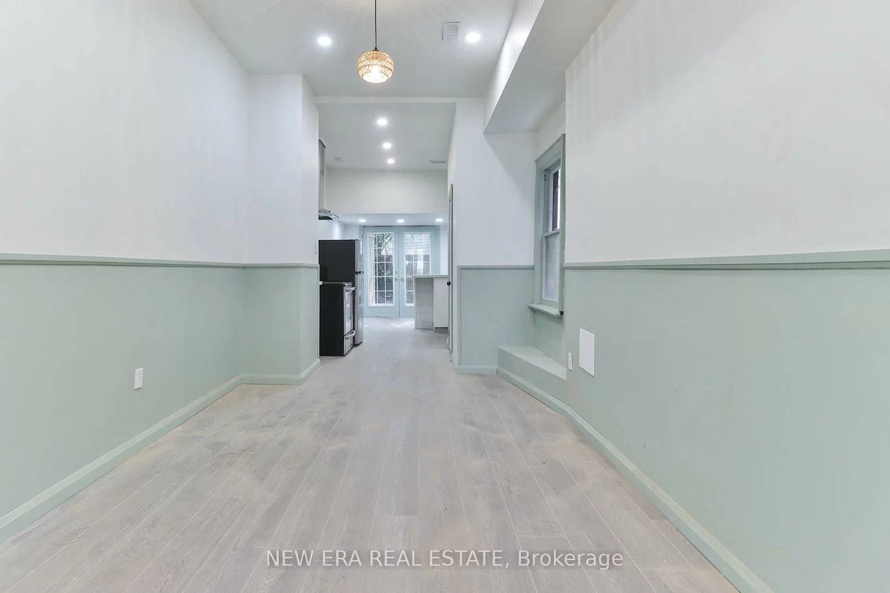 990, Dovercourt, Dovercourt-Wallace Emerson-Junction, Toronto
