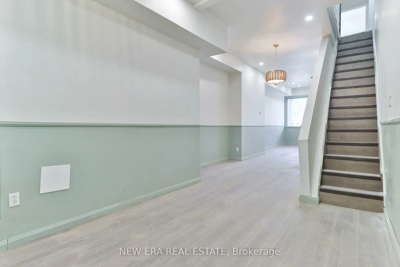 990, Dovercourt, Dovercourt-Wallace Emerson-Junction, Toronto