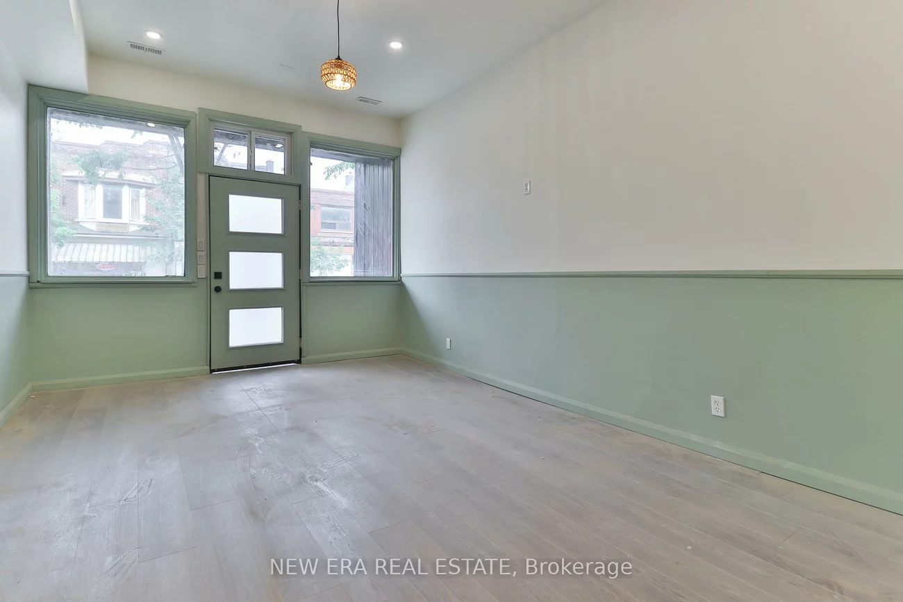 990, Dovercourt, Dovercourt-Wallace Emerson-Junction, Toronto