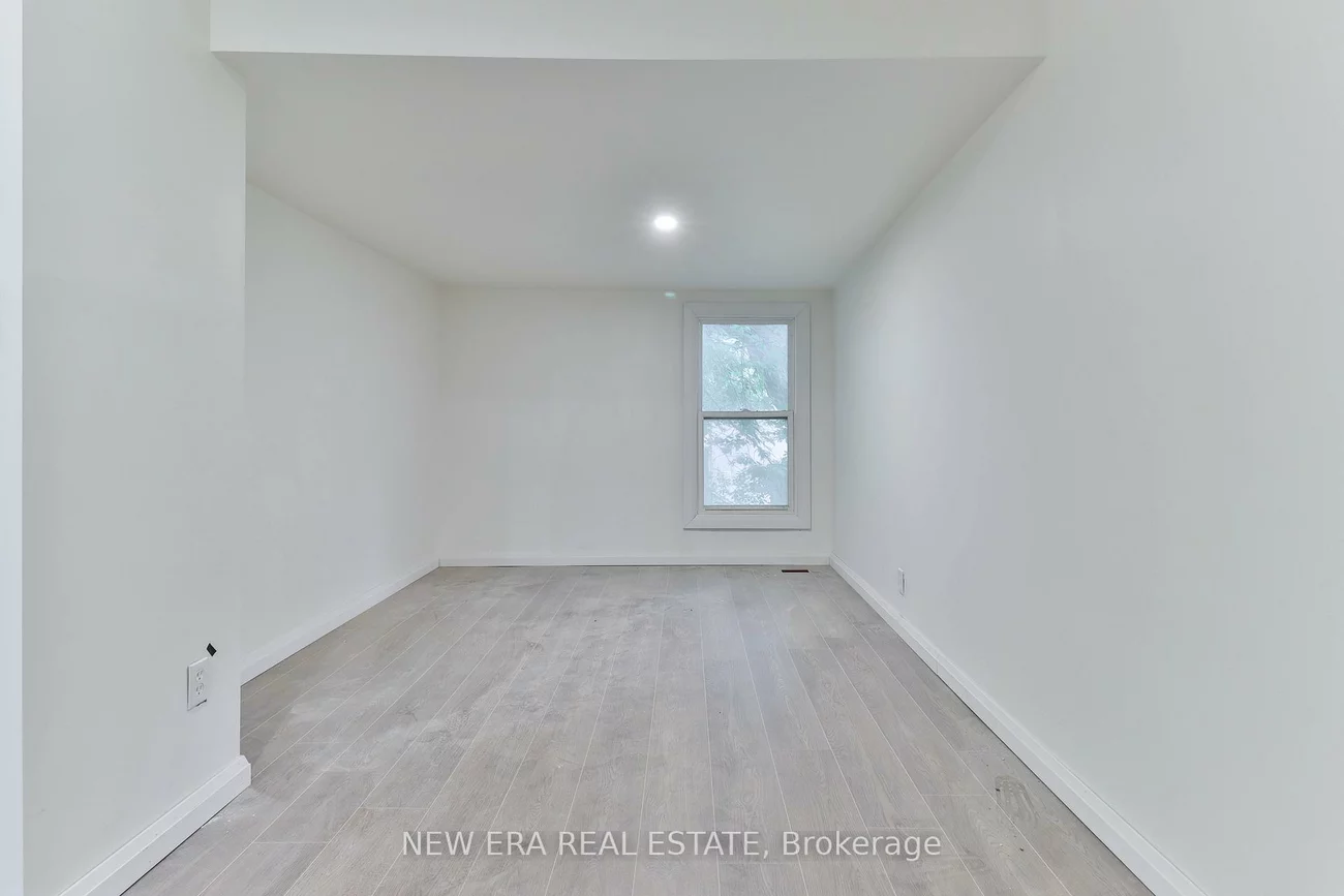 990, Dovercourt, Dovercourt-Wallace Emerson-Junction, Toronto