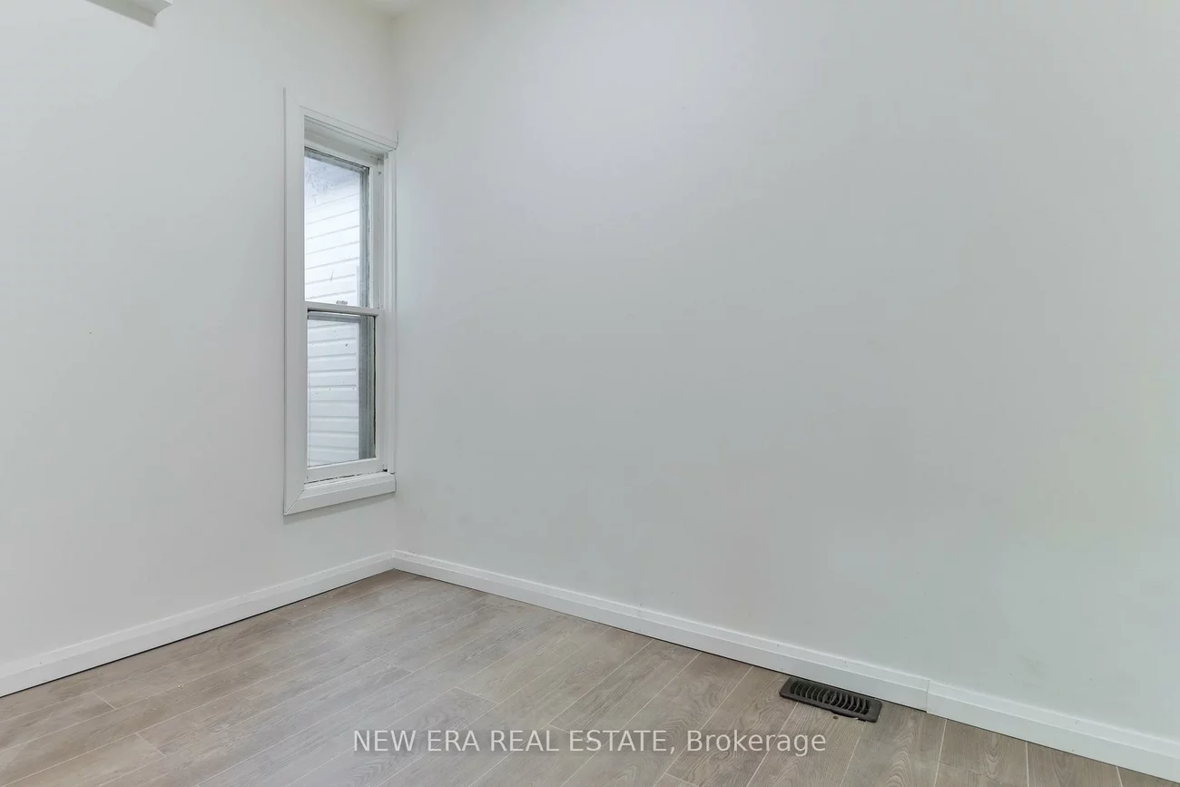 990, Dovercourt, Dovercourt-Wallace Emerson-Junction, Toronto