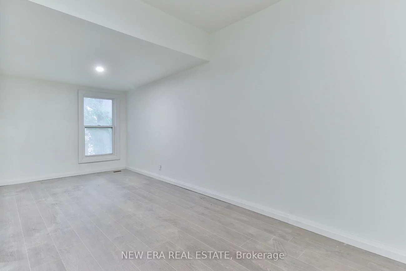 990, Dovercourt, Dovercourt-Wallace Emerson-Junction, Toronto
