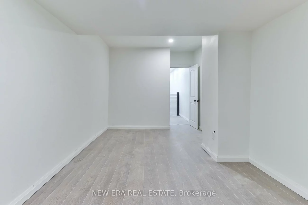 990, Dovercourt, Dovercourt-Wallace Emerson-Junction, Toronto