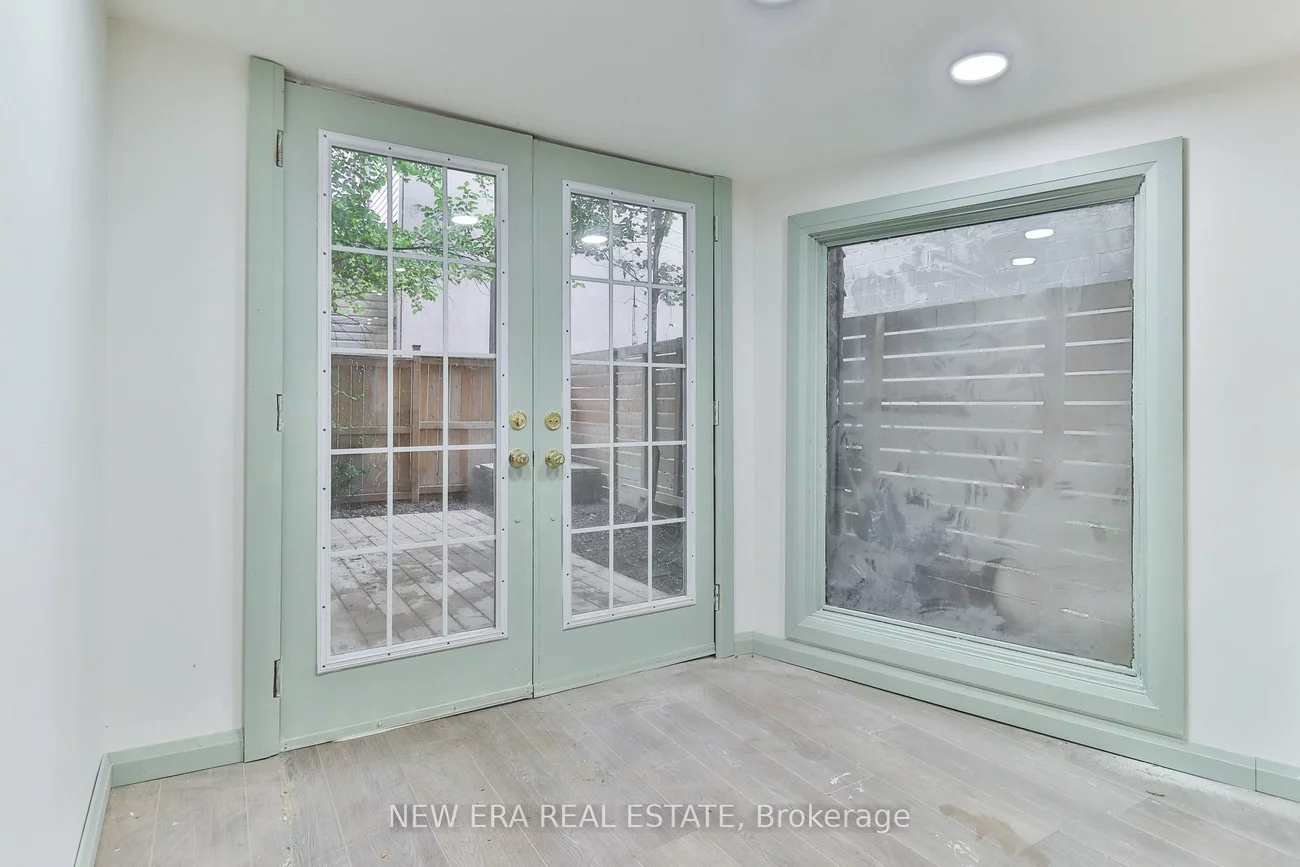 990, Dovercourt, Dovercourt-Wallace Emerson-Junction, Toronto