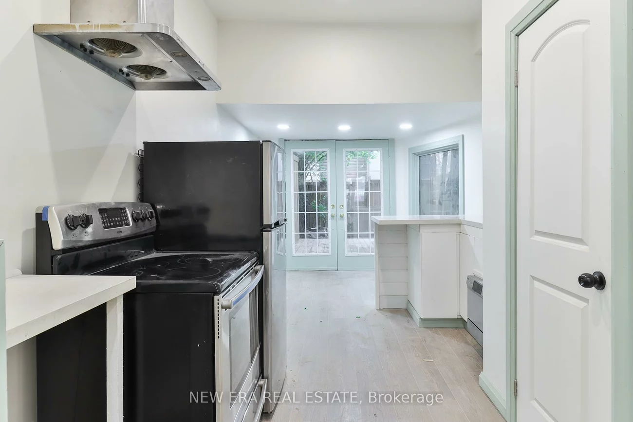 990, Dovercourt, Dovercourt-Wallace Emerson-Junction, Toronto