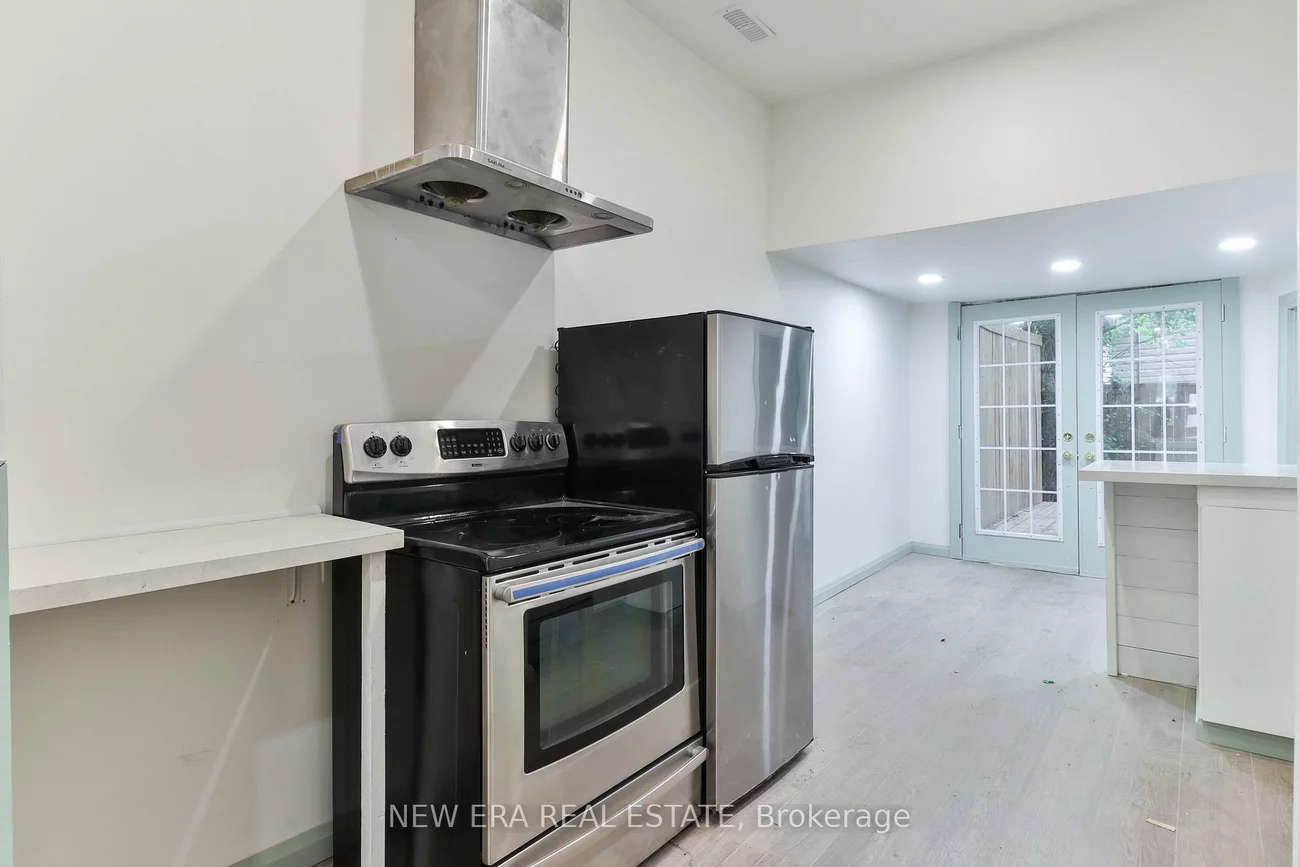990, Dovercourt, Dovercourt-Wallace Emerson-Junction, Toronto