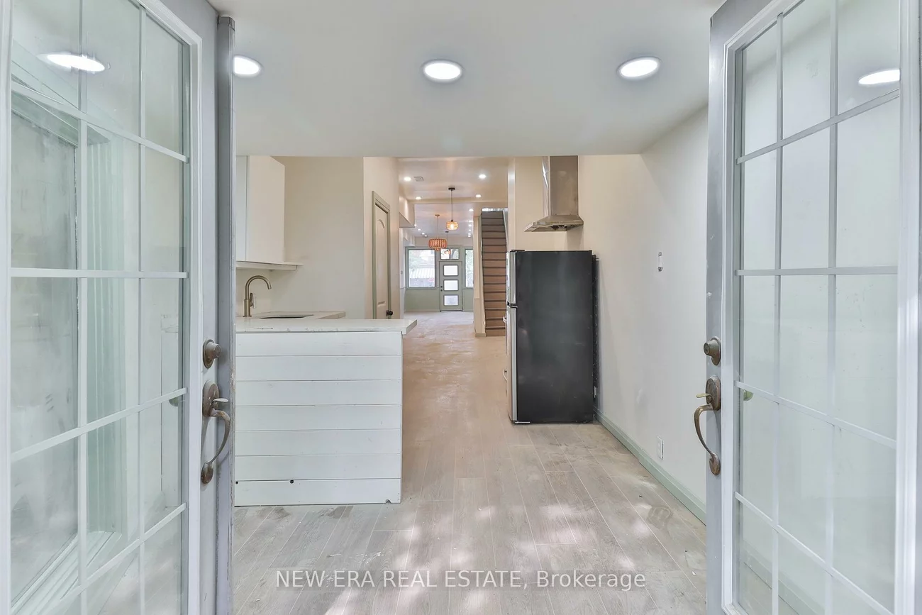 990, Dovercourt, Dovercourt-Wallace Emerson-Junction, Toronto