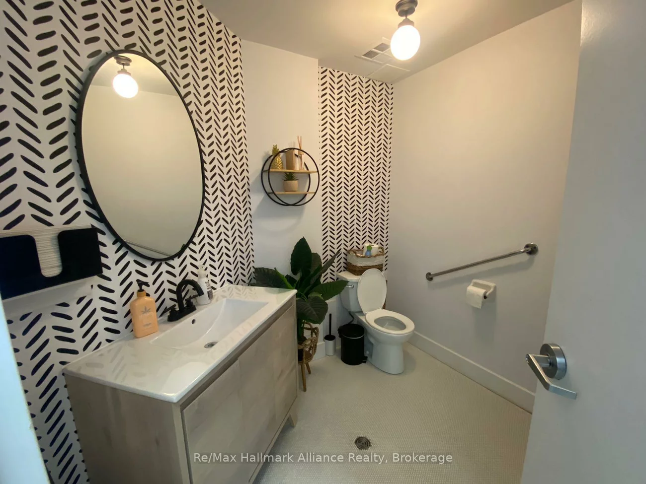 2083, Lake Shore, Mimico, Toronto