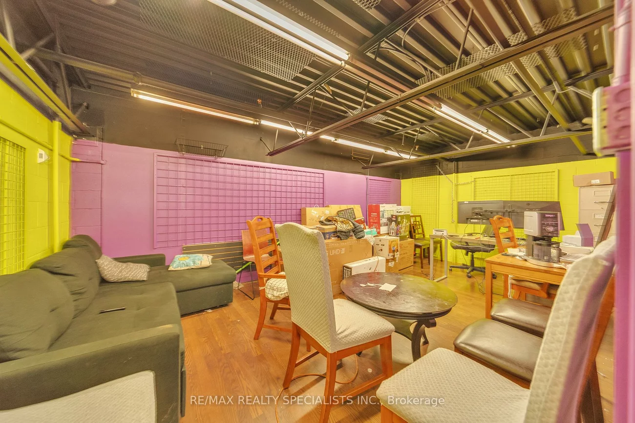 6923, Steeles, West Humber-Clairville, Toronto