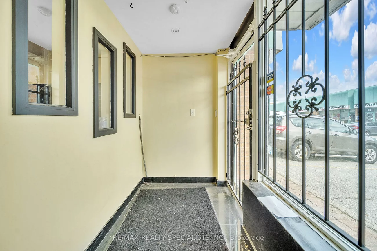 6923, Steeles, West Humber-Clairville, Toronto
