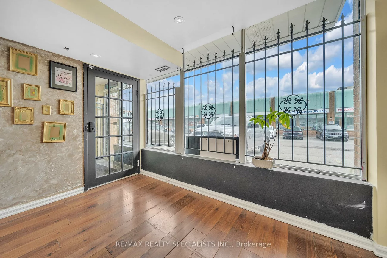 6923, Steeles, West Humber-Clairville, Toronto