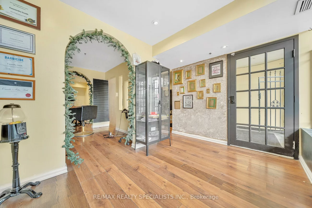 6923, Steeles, West Humber-Clairville, Toronto
