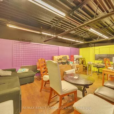 6923, Steeles, West Humber-Clairville, Toronto