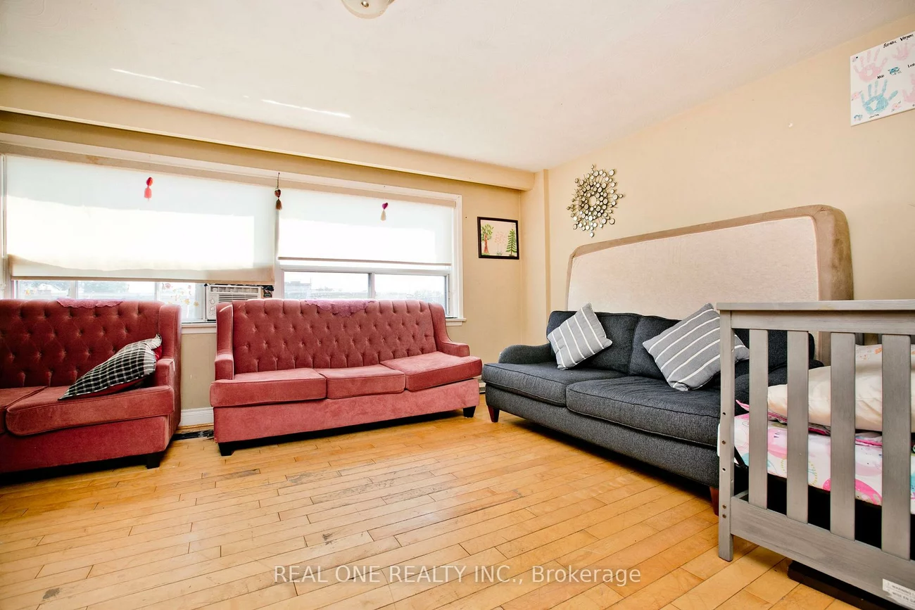 1702, Jane, Weston, Toronto