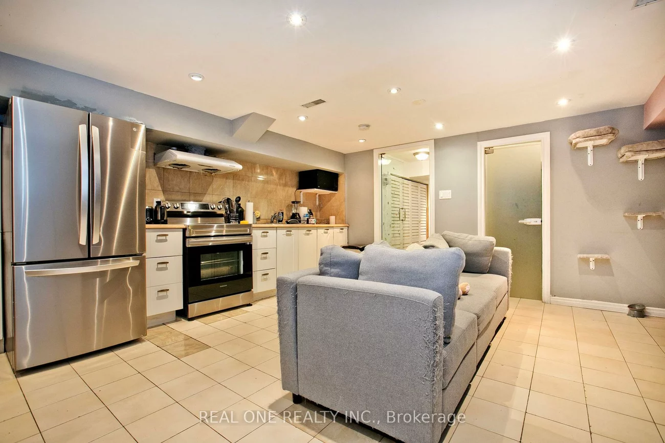 1702, Jane, Weston, Toronto