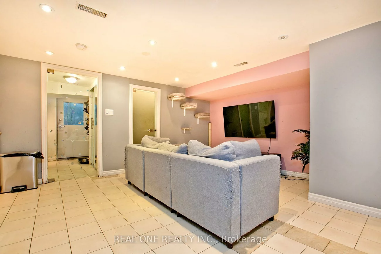 1702, Jane, Weston, Toronto