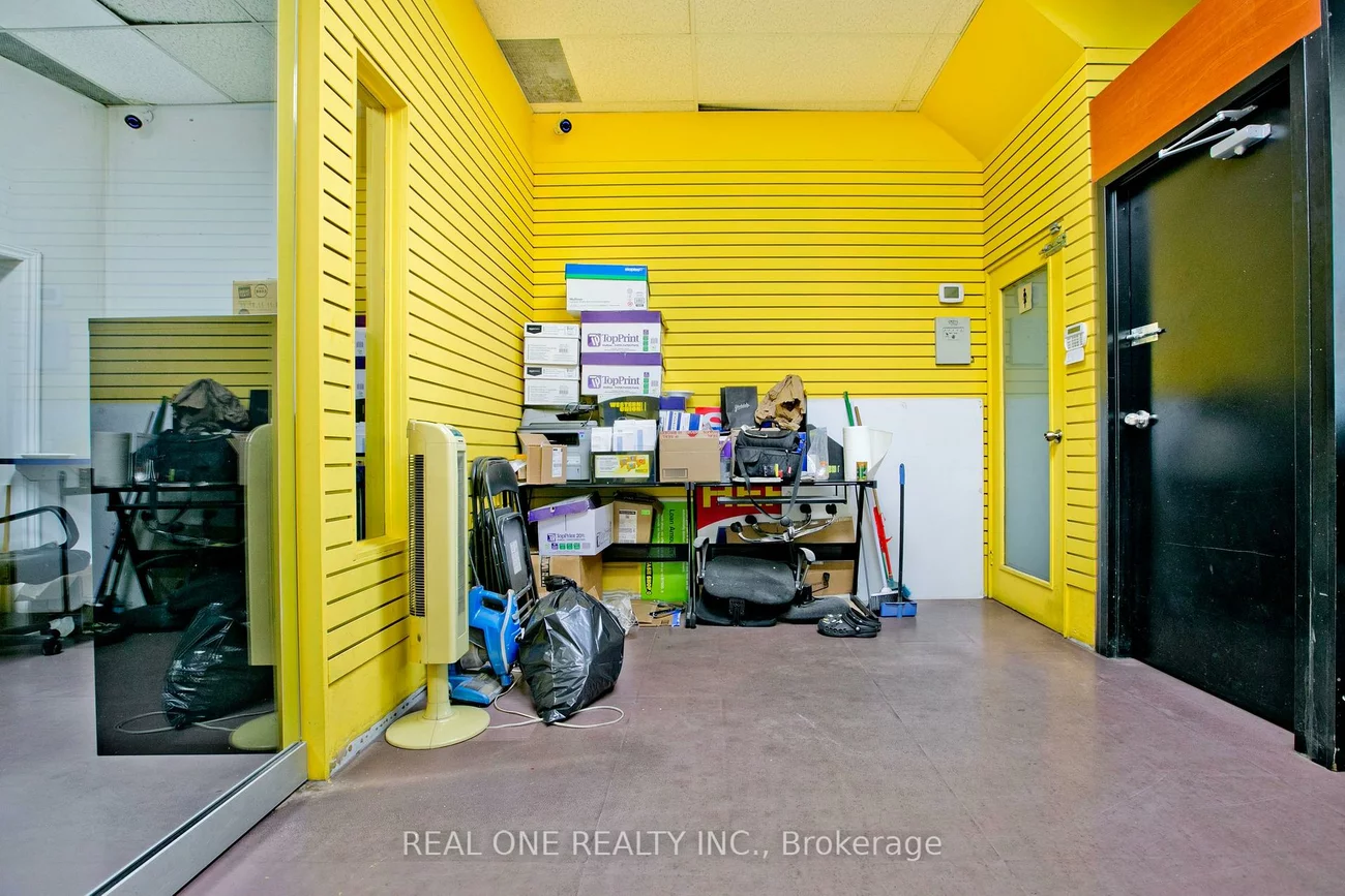 1702, Jane, Weston, Toronto