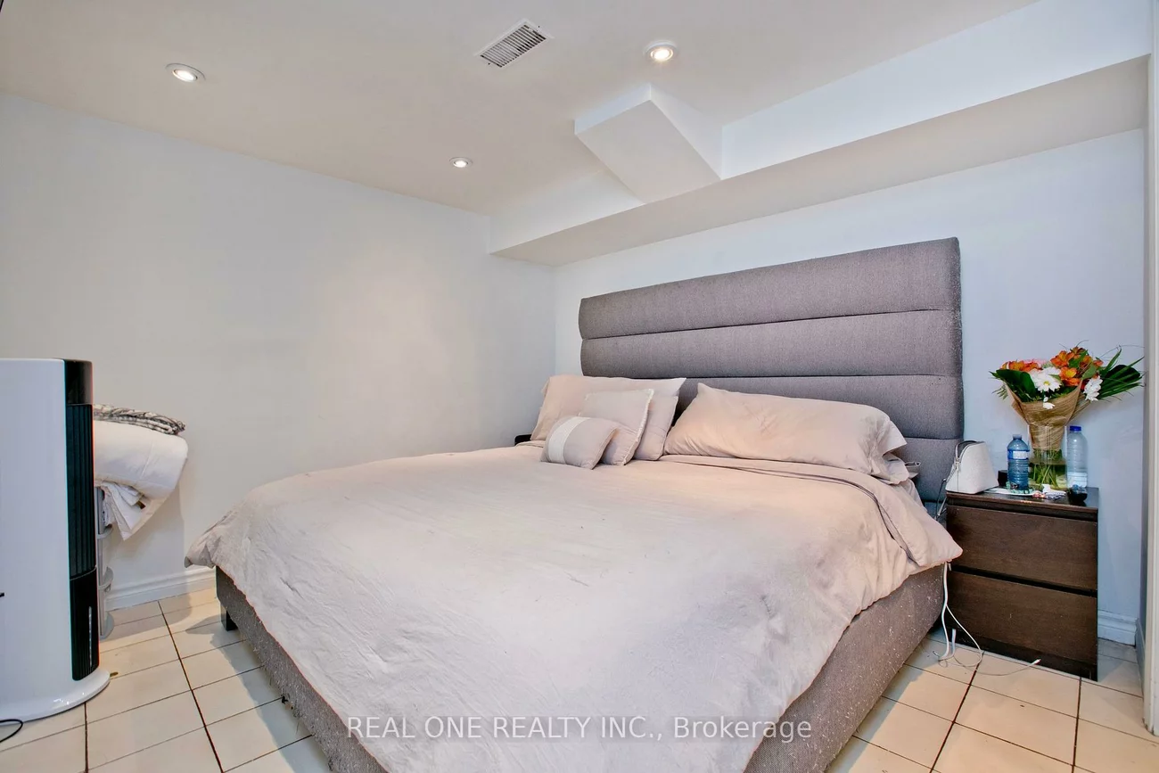 1702, Jane, Weston, Toronto