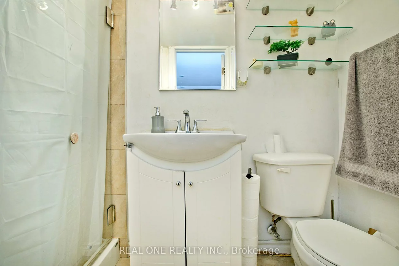 1702, Jane, Weston, Toronto