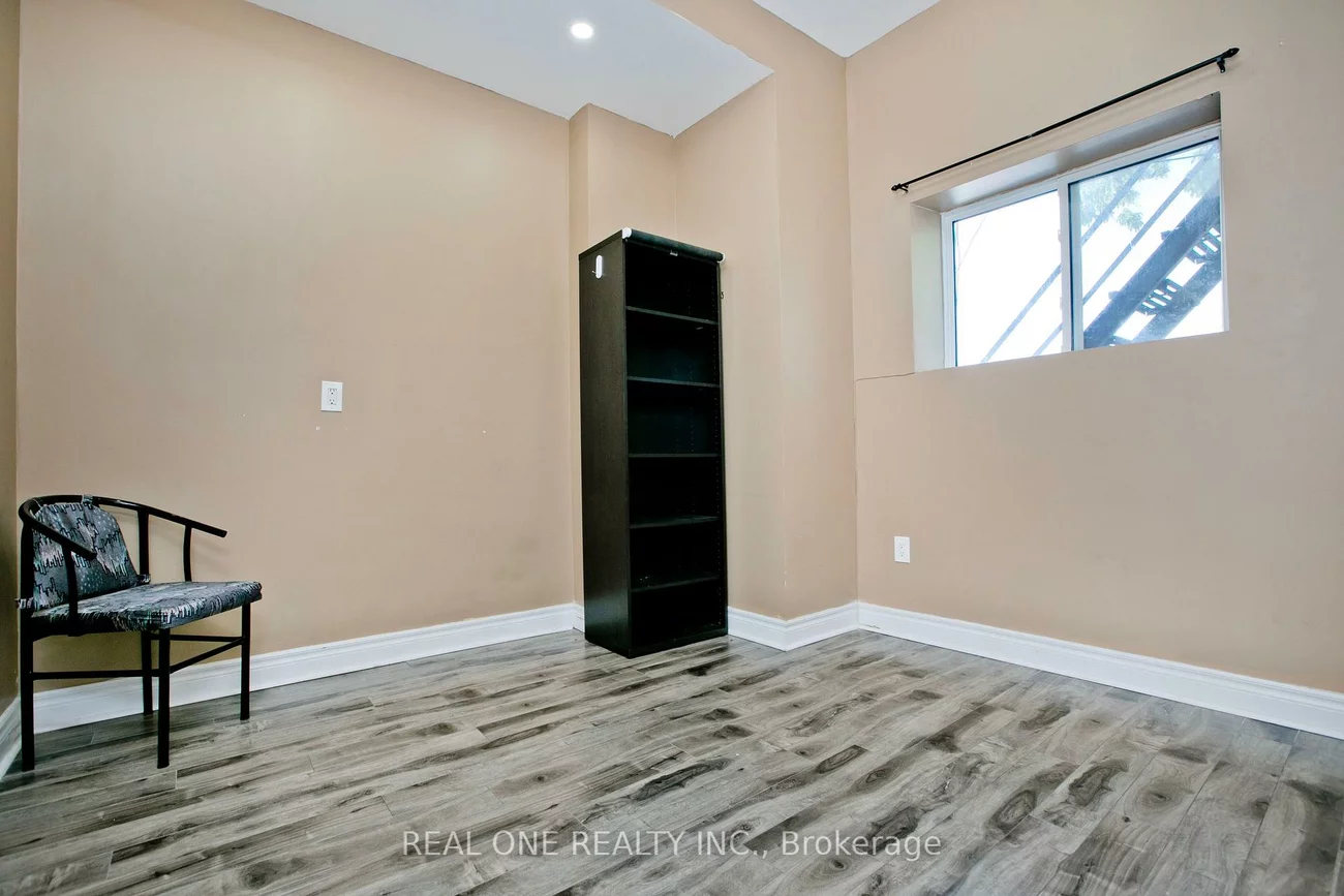 1702, Jane, Weston, Toronto